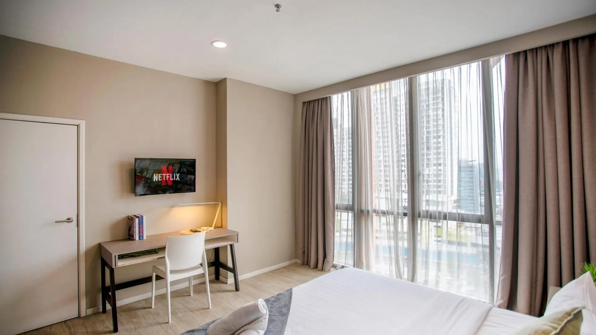 Modern Studio Empire Damansara, Near 1 Utama & Ikea Petaling Jaya Homestay