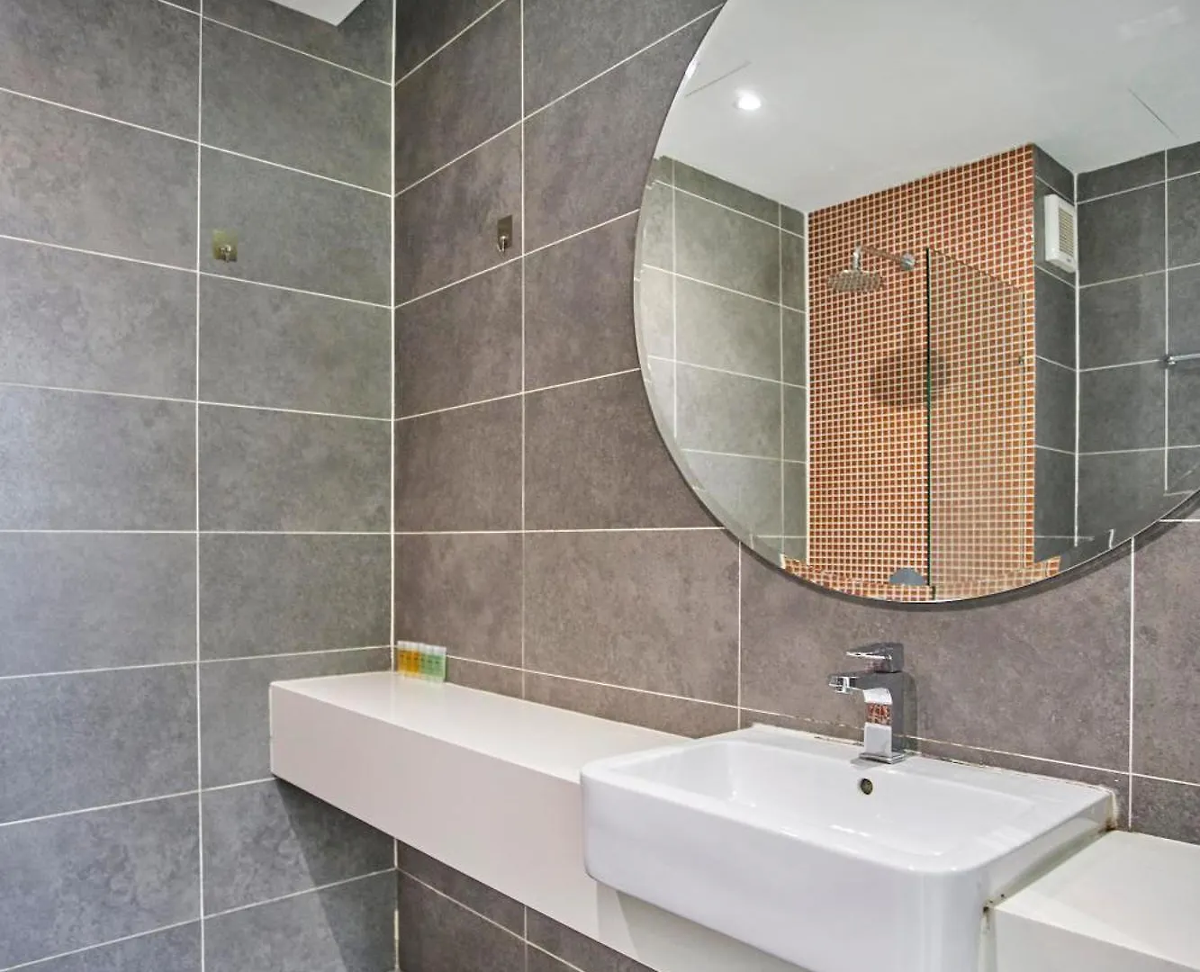 Modern Studio Empire Damansara, Near 1 Utama & Ikea Petaling Jaya 0*,